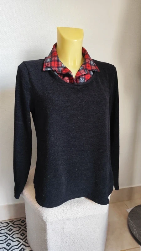 Black and red fine blouse sweater with pointed collar Size 36/38 - Armand Thiery – photo 3